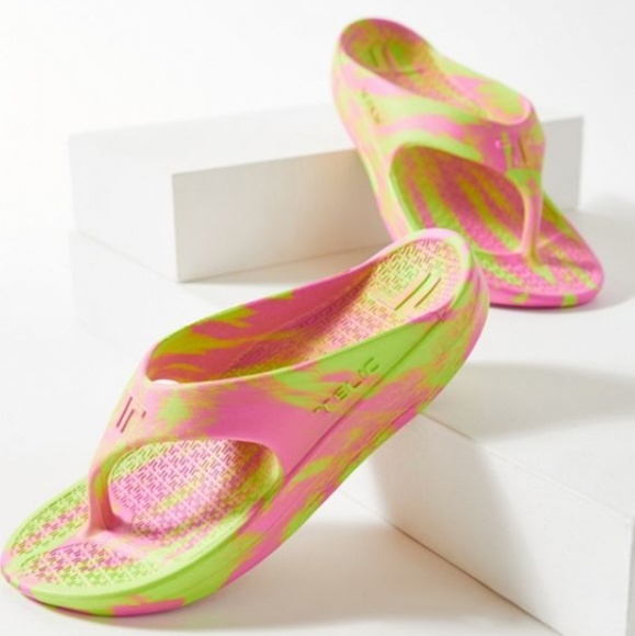 NWT UO EXCLUSIVE WOMEN'S TELIC ENERGY FLIP FLOPS - Picture 2 of 3